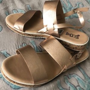 Hold two strap sandals